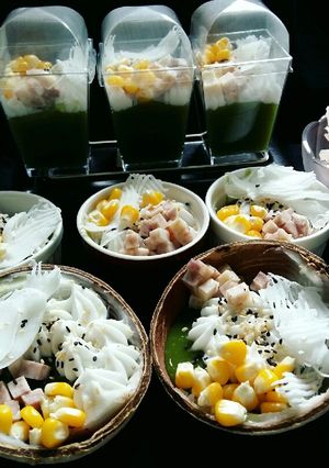 รูปของ ขนมเปียกปูนใบเตยทรงเครื่อง