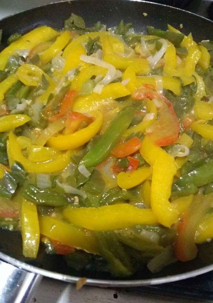 Una foto de Ensalada de pimiento morrón con nopales