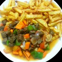 A picture of Chips and liver sauce.