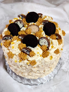 Una foto de 🥳🎂 Torta Oreo - Bon. Torta de cumpleaños 🎂🥳