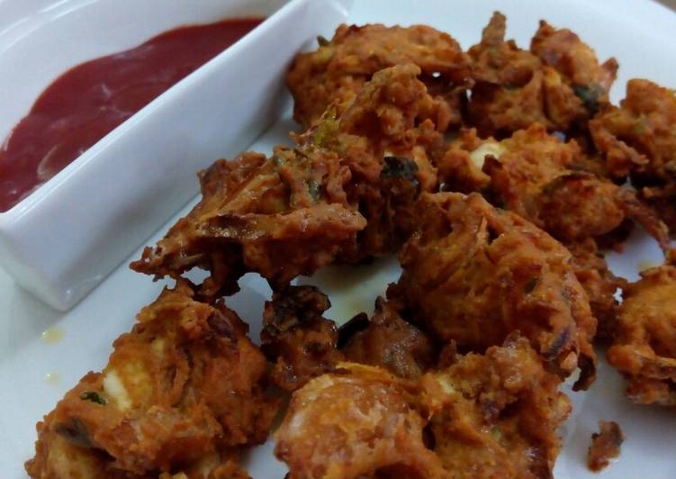 Anday aur piyaz ke pakoray