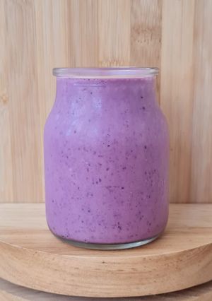 Una foto de Licuado de moras silvestres y yogur casero 🩷🤍