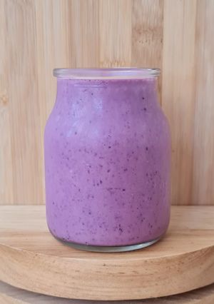 Una foto de Licuado de moras silvestres y yogur casero 🩷🤍