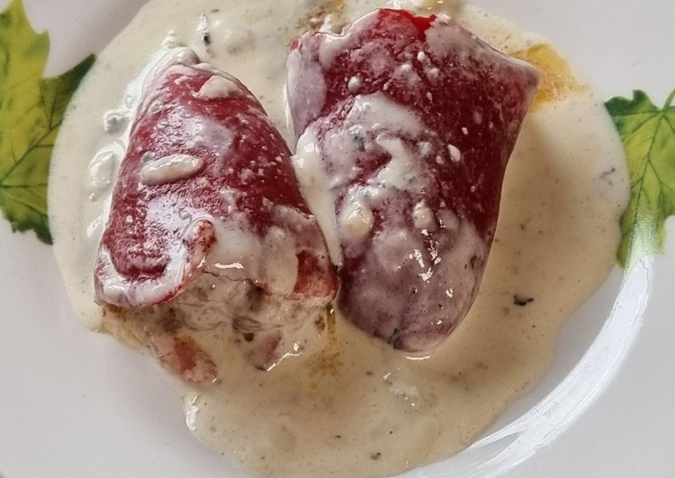 Pimientos rellenos en salsa de roquefort