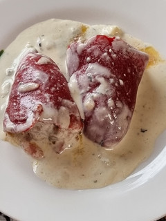 Una foto de Pimientos rellenos en salsa de roquefort