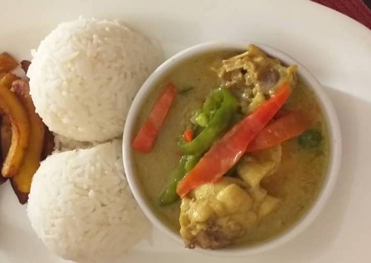 Chicken curry sauce with rice and fried plantain