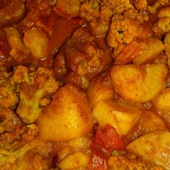 A picture of Fulkopi aloo curry.
