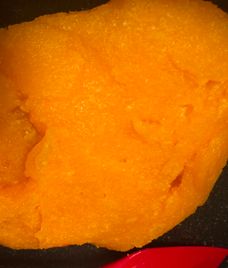 nhân trứng muối