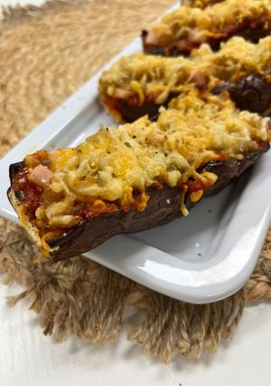 Una foto de Berenjenas rellenas de pavo y queso con cebolla caramelizada en Airfryer - Receta para batch cooking