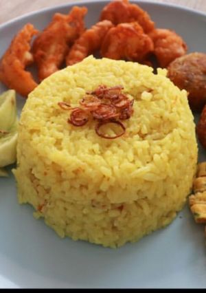 Foto resep Nasi Kuning lauk udang, telur dan perkedel