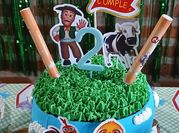 Una foto de torta con leche chocolatada