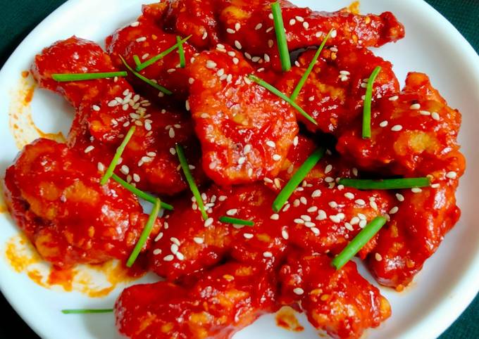 Korean Fried Chicken | Crispy Korean Fried Chicken With Spicy Sauce ...