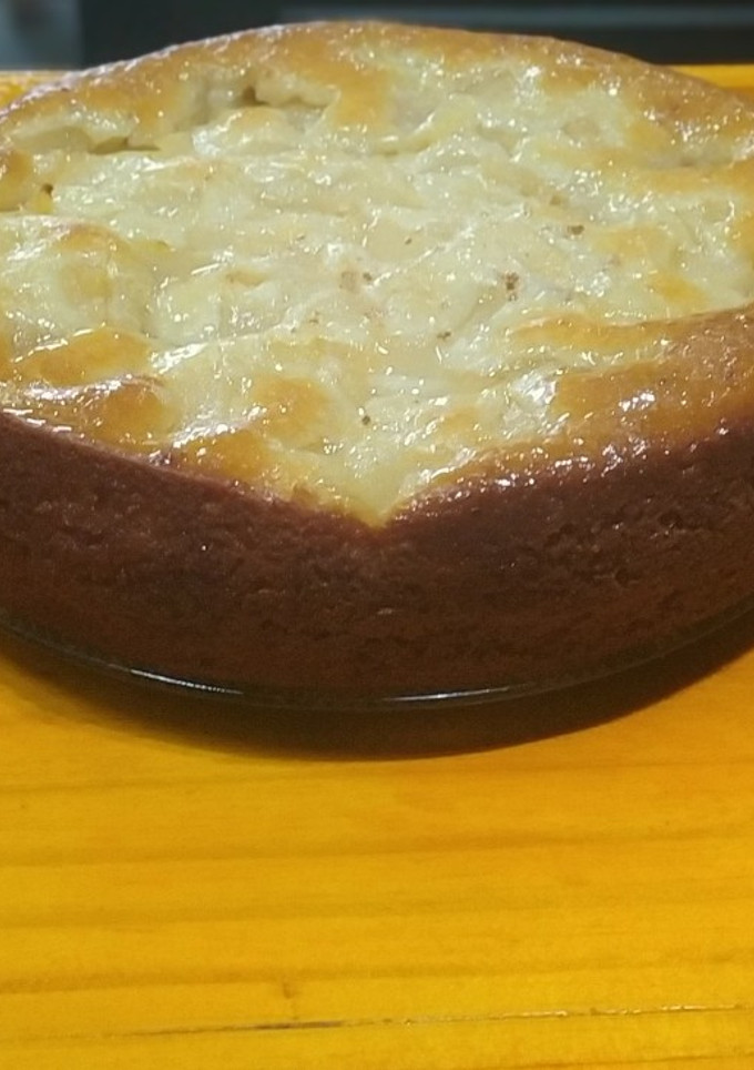 Una foto de Torta de pera con crema pastelera