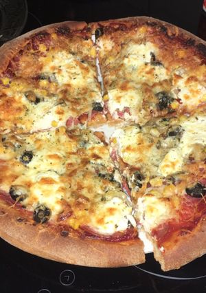 Pizza-teljes kiőrlésű lisztből recept fotója