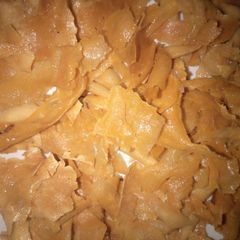 A picture of Spacy crackers.