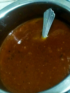 ખજૂર આમલીની ચટણી (Khajoor Ambli Chutney Recipe In Gujarati) રેસીપી મુખ્ય ફોટો