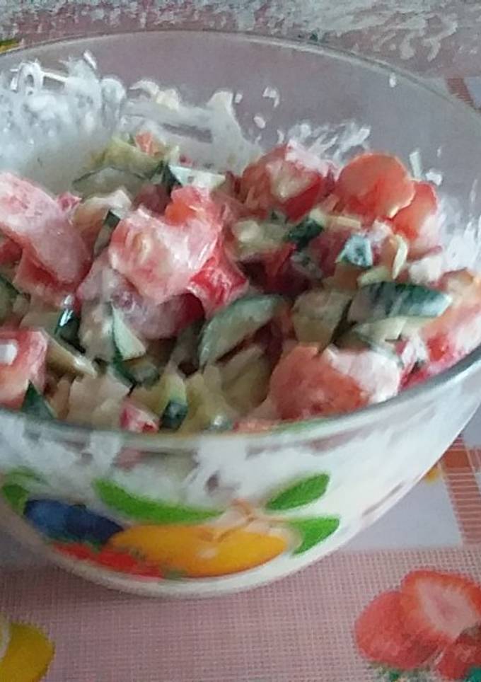 Літній салат із сметаною