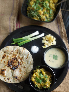 રીંગણા નો ઓળો રોટલા (Ringan Oro Rotla Recipe In Gujarati) રેસીપી મુખ્ય ફોટો