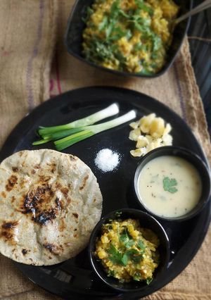 રીંગણા નો ઓળો રોટલા (Ringan Oro Rotla Recipe In Gujarati) રેસીપી મુખ્ય ફોટો
