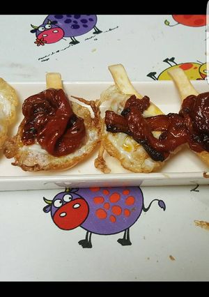 Foto principal de Canapé de huevo de perdiz y pimientos