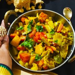 A picture of Santula/Mixed veg curry.