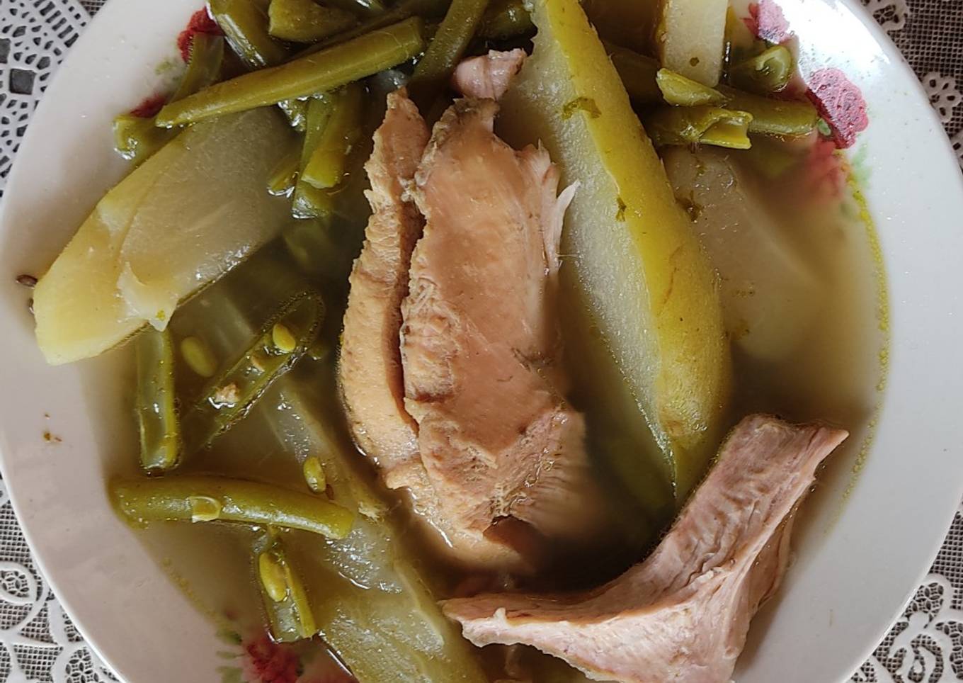 Caldo de pollo con verduras