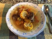 Una foto de sopa de yuca