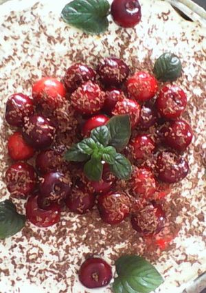 Una foto de Torta de cerezas y crema de queso apta para celíacos