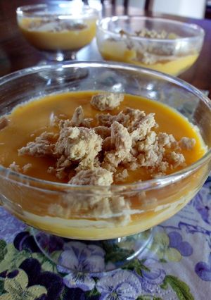 Una foto de Postre fácil de vainilla y Mantecol para la cena de fin de año
