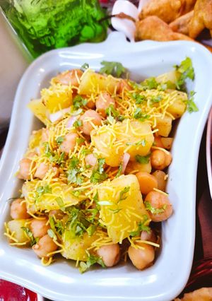 A picture of Aloo Chana Chat.