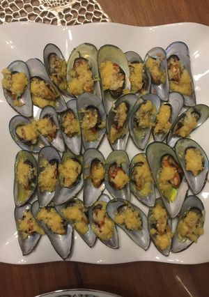 A picture of Easy and Simple: Baked Mussels (Tahong) with Garlic and Cheese.
