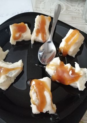 Una foto de Queso gorgonzola con miel