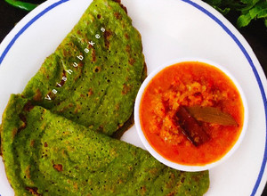 A picture of Andhra Style Pesarattu and Veg Korma.