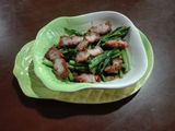 คะน้าหมูกรอบ