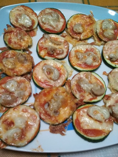 Una foto de Minipizzas de calabacín