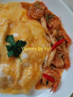 รูปของ ข้าวไข่ข้นราดต้มยำกุ้งแบบแห้ง ละมุนลิ้น