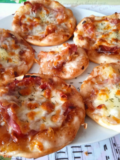 Una foto de Minipizzas de jamón y mermelada de higos