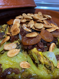 Una foto de Tajín de pavo al estilo marroquí/ receta fácil y deliciosa 😋
