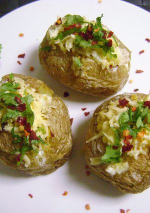 A picture of Stuffed Baked Jacket Potatoes.