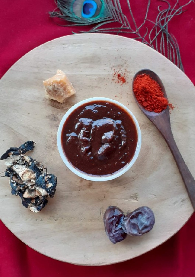 A picture of Dates-Tamarind Chutney.
