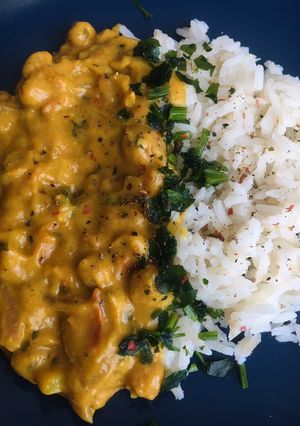 Vegán kókuszos csicseriborsó curry recept fotója
