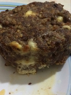 Una foto de Hamburguesa rellena de queso