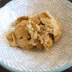A picture of Vegan ice cream pistacho flavour.