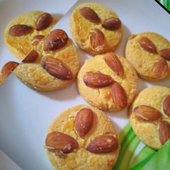 A picture of Eggless Almond cookies.