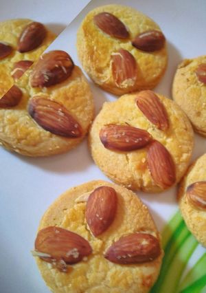 A picture of Eggless Almond cookies.