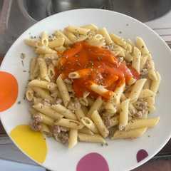 Una foto de Macarrones boloñesa