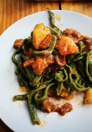 Una foto de Fideos caseros de acelga