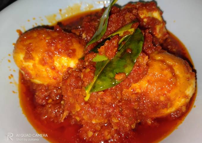 Ini dia! Cara  buat Balado telur pedas manis yang nagih banget