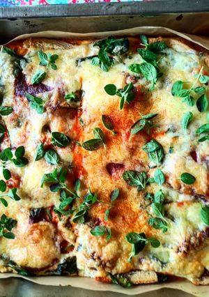 A picture of Pizza made from left over bread.