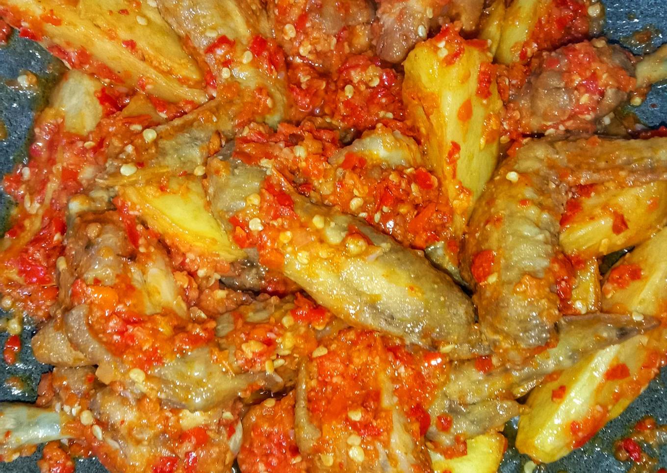 Sayap Ayam Kentang Masak Pedas